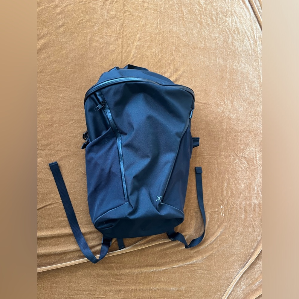 Lululemon More Miles Active
Backpack *17L